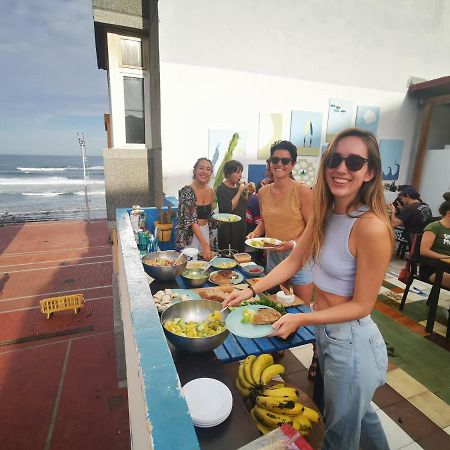 La Ventana Azul Surf Hostel Las Palmas de Gran Canaria Bagian luar foto